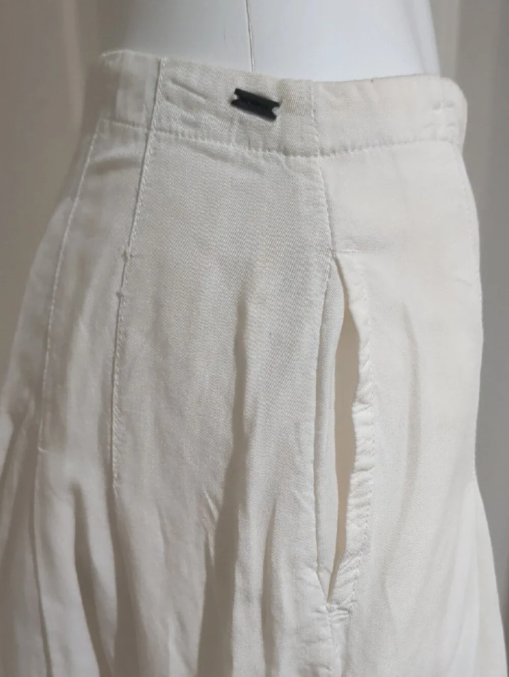O'Neill White Pleated Viscose Shorts Women's Large